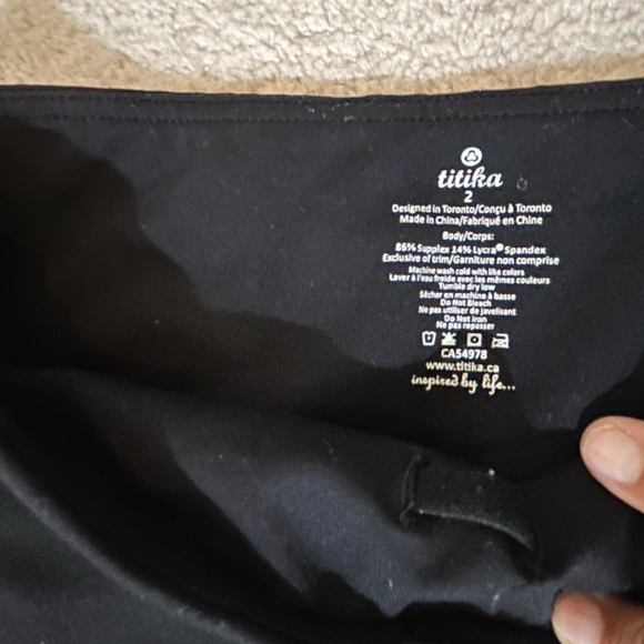 Titika yoga shorts - Picture 2 of 2